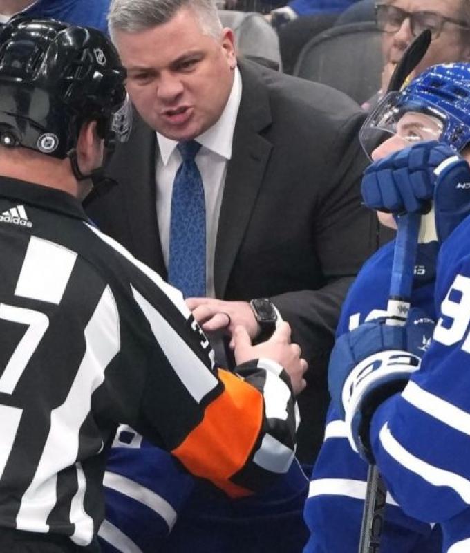 Los Toronto Maple Leafs despiden al entrenador en jefe Sheldon Keefe