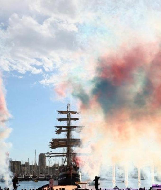 La prensa francesa está encantada con la llegada de la llama olímpica a Marsella.