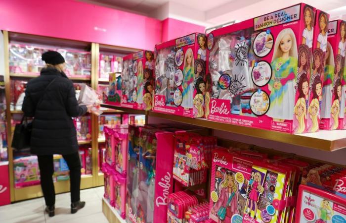 La pérdida trimestral del fabricante de juguetes Mattel es menor de lo esperado a medida que los recortes de costos dan sus frutos