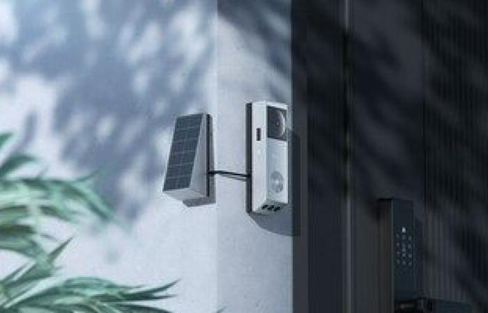 EZVIZ simplifica aún más la seguridad de la puerta de entrada con su último timbre con video de doble lente que funciona con batería y que puede utilizar energía solar de manera inteligente.