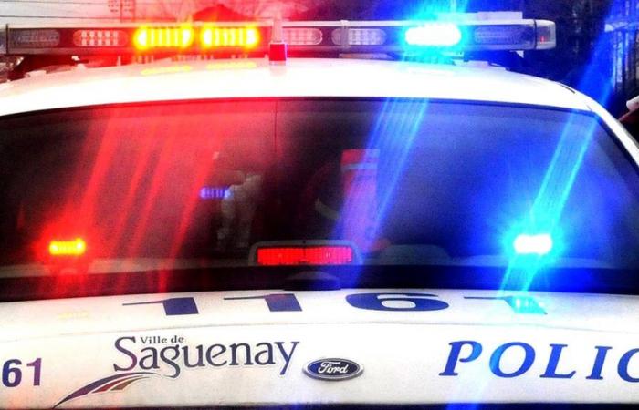 Confinamiento con arma: dos sospechosos permanecen detenidos en Saguenay