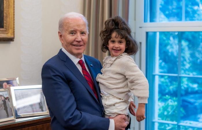 El presidente Biden recibe en la Casa Blanca a la pequeña Avigail, ex rehén