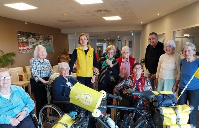 Agde: Lucie hace un recorrido en bicicleta por Francia para hacer sonreír a los mayores