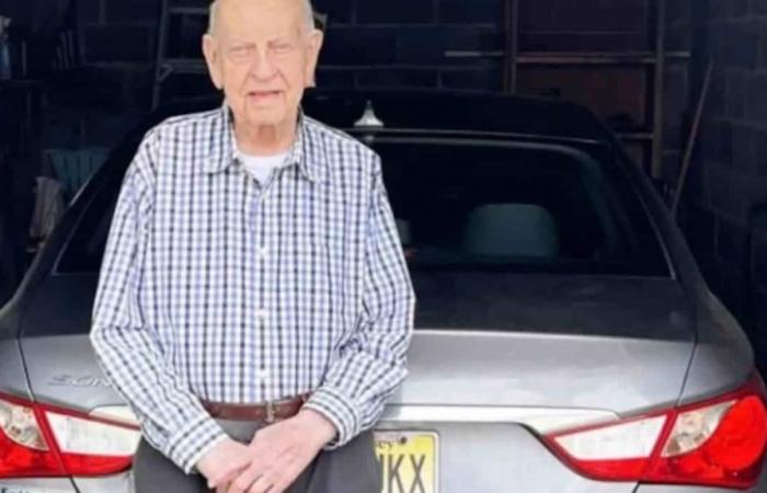 A sus 110 años, goza de buena salud y todavía conduce su coche.