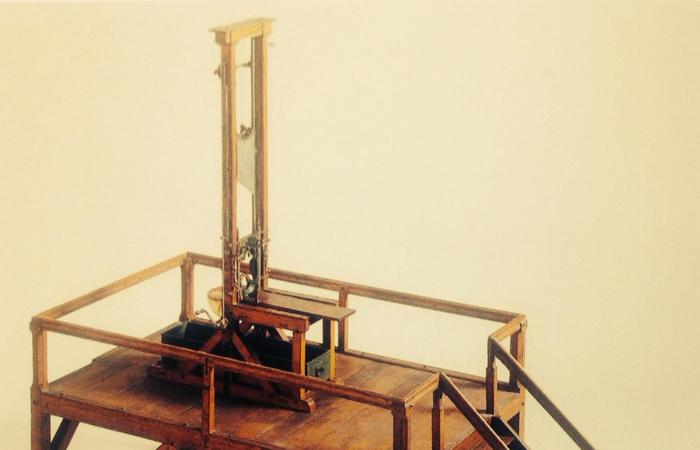 El fabricante de guillotinas – SWI swissinfo.ch