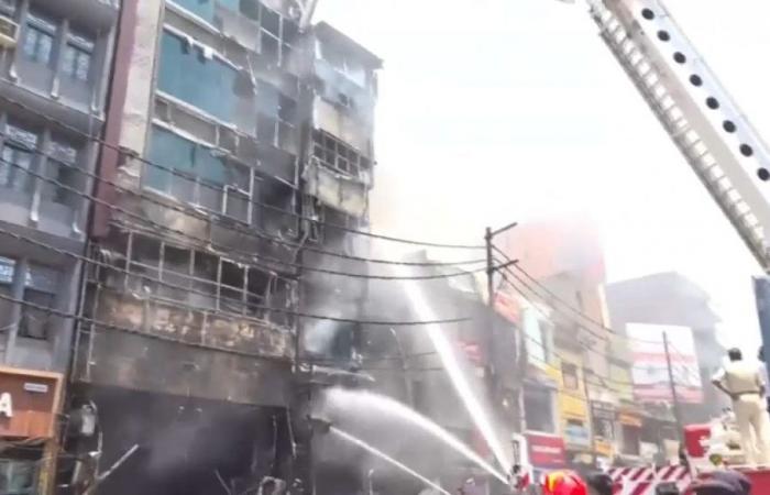 Video. Sin comentarios: Incendio en hotel en el este de India deja 6 muertos y 20 heridos