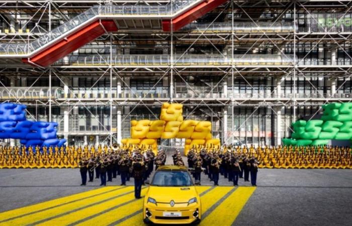 Renault se apodera de la plaza del Centro Pompidou – Imagen