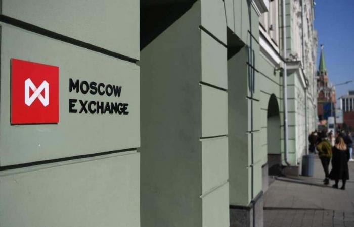 La Bolsa rusa suspende las transacciones en euros y dólares tras las nuevas sanciones de EE.UU.