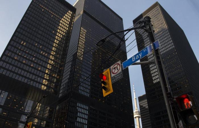 Los bancos más grandes de Canadá seguirán invirtiendo en petróleo y gas