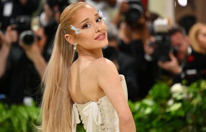 Ariana Grande dice que la terapia debería ser obligatoria en los contratos de estrellas infantiles