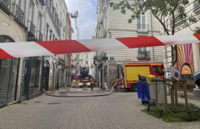 EN IMÁGENES, EN FOTOS. Tras el atraco a una joyería en Nantes, se produjo un incendio en el mismo edificio