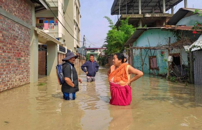 Seis muertos por inundaciones y deslizamientos de tierra.