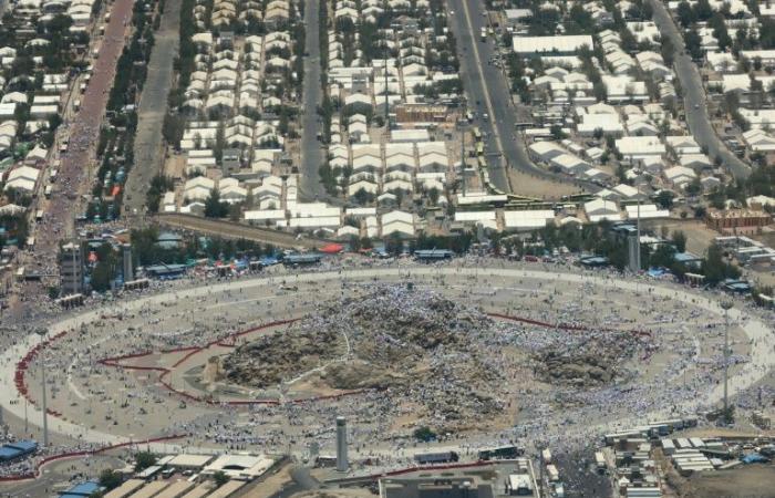 Fieles musulmanes en el Monte Arafat, parada clave del Hajj