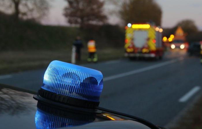 Impresionante accidente frontal entre dos coches a la entrada de Foix: tres heridos trasladados al hospital