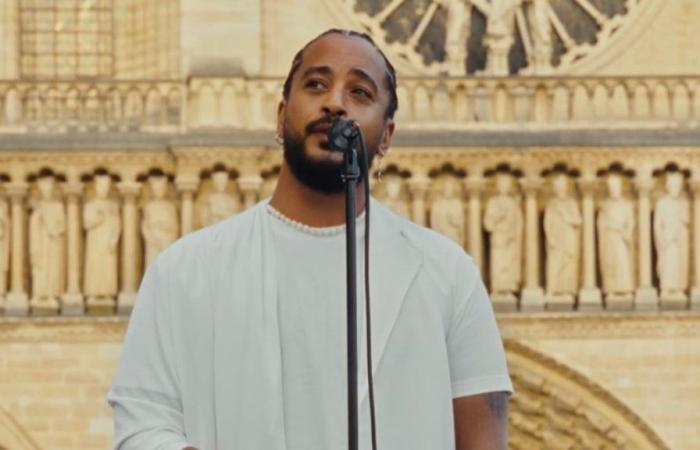 Slimane presenta el vídeo musical de “Résister” en el que sorprende a los transeúntes frente a Notre-Dame