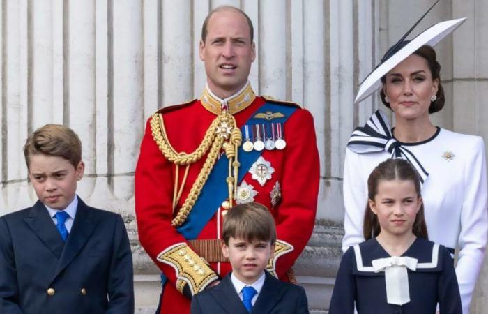 Reino Unido. En carruaje y en balcón, la princesa Kate hace su primera aparición en público