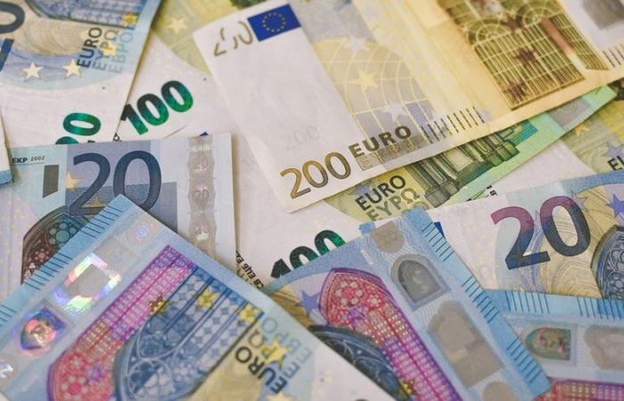Encuentra a su amante muerto en su casa sin avisar a las autoridades: le roba la tarjeta bancaria y retira hasta 43.000 euros