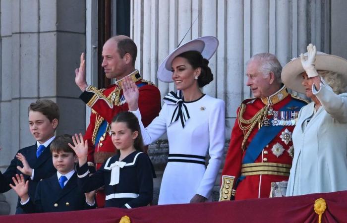 Carlos, Guillermo, Catalina… La familia real se reunió en el balcón de Buckingham para el cumpleaños del rey
