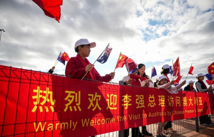 Primer ministro chino pide “dejar de lado las diferencias” con Australia