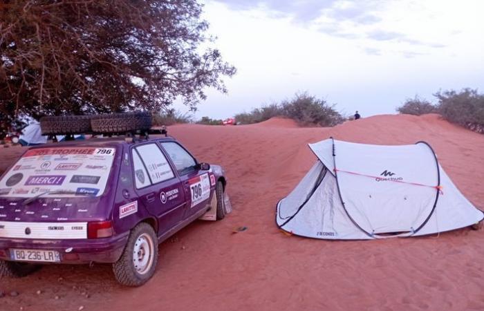 Padre e hijo, ganadores de un rally de 7.000 kilómetros al volante de un Peugeot 205 en el desierto del Sahara