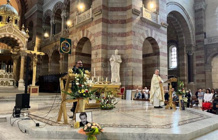 En Marsella, se celebró una misa por el cantante, que este sábado habría cumplido 81 años.