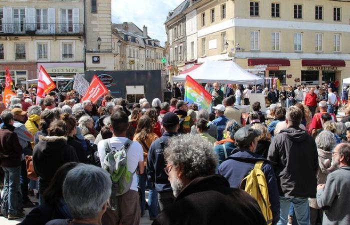 Casi un millar de manifestantes contra la extrema derecha en Yonne