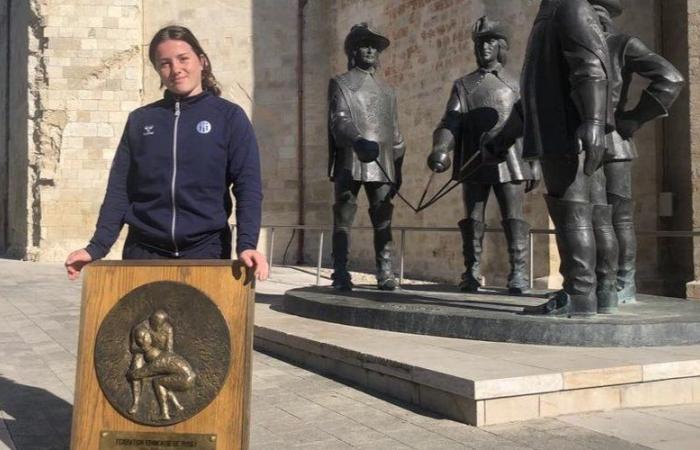 La jugadora de rugby Léa Guiton, reciente campeona de Francia con el Agen, regresa a Condom con el “escudo Brennus”