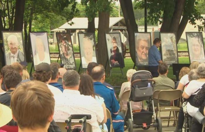 “No lo olvidaremos”: 200 personas honran a las víctimas del accidente de Carberry | Tragedia de Carberry en Manitoba