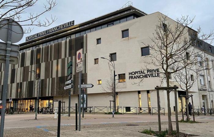 El personal del hospital privado de Dordoña convocó a una huelga indefinida