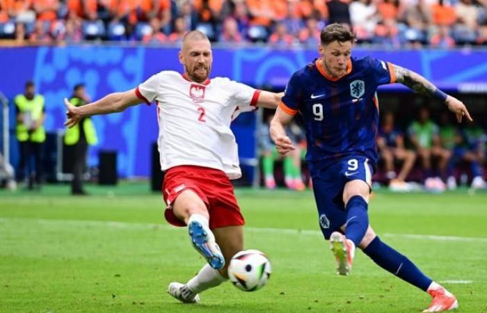 Holanda logra la victoria al final del partido contra Polonia antes de desafiar a los Blues