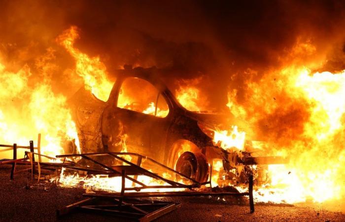Violencia urbana en Cherburgo: coches y una agencia France Travail quemados