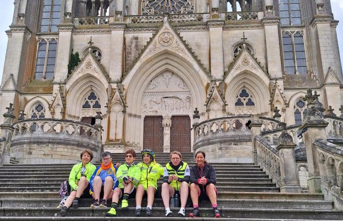 Juntos en bicicleta – La historia del viaje itinerante de Morbihan a París