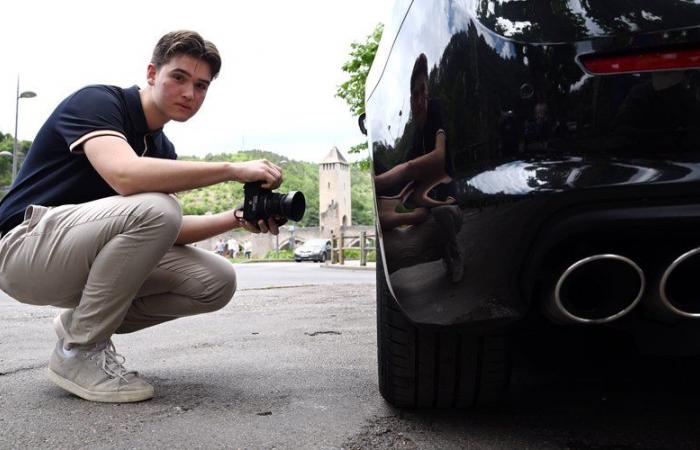 RETRATO. Louis, 16 años, entusiasta de los coches, los fotografía desde todos los ángulos.