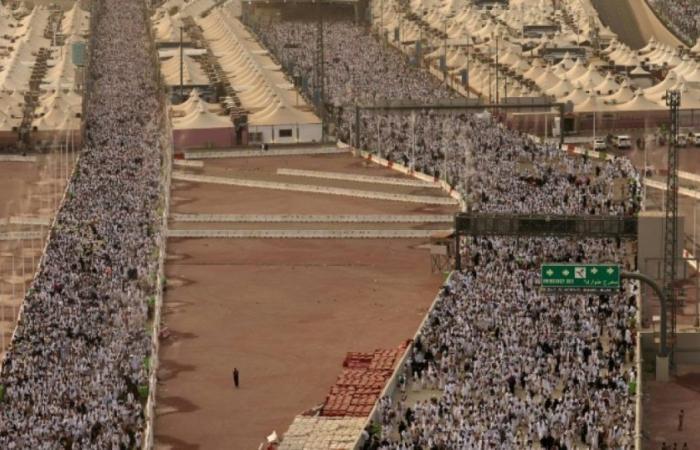 Peregrinos musulmanes apedrean a Satán el primer día del Eid: Noticias