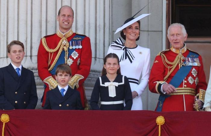 El príncipe William comparte una rara foto con su padre