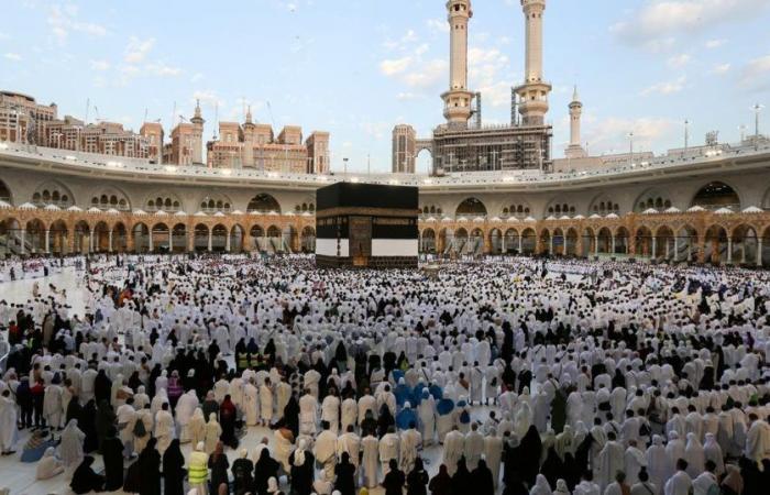 En La Meca, los fieles completan la última etapa de la peregrinación, bajo un calor mortal