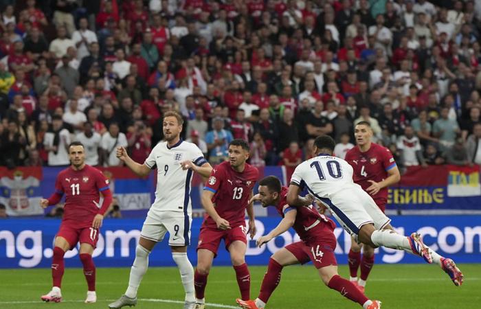 Inglaterra venció a Serbia sin convencer