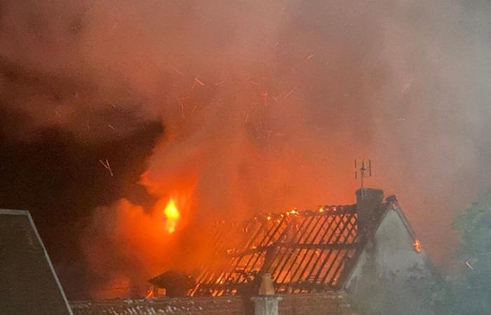 Una casa destruida por un incendio en Marcilly-sur-Eure
