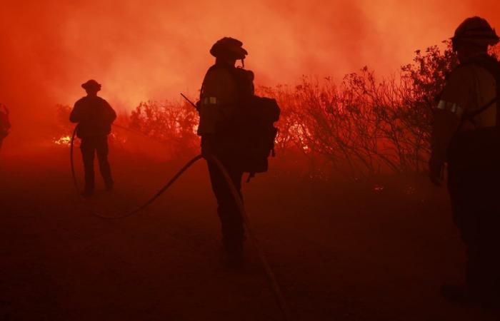 Las impresionantes imágenes de los incendios que asolan los alrededores de Los Ángeles