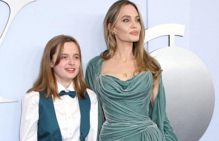 Angelina Jolie y su hija Vivienne con outfits a juego en la alfombra roja de los premios Tony