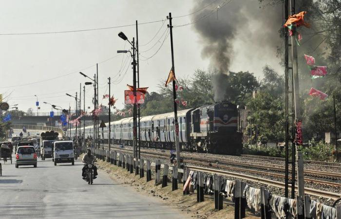 Accidente “trágico” en India: siete viajeros mueren en la colisión entre un tren de pasajeros y un convoy de mercancías