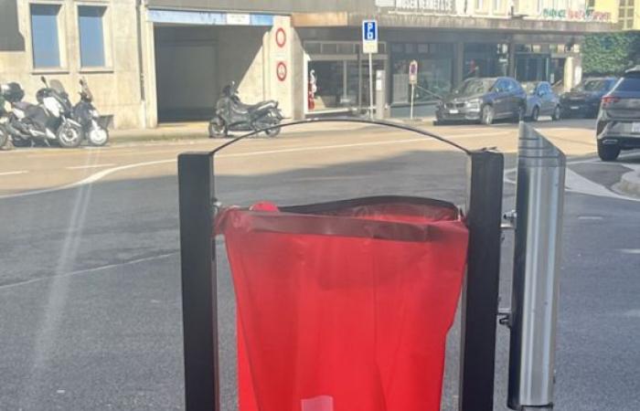 Bolsas de basura en apoyo a los Nati causan escalofríos en Ginebra