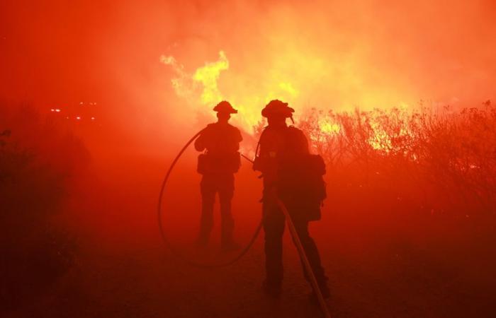 El primer gran incendio del año arde en el área de Los Ángeles