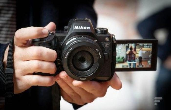 Nikon lanza una cámara de gama media que se inspira en sus mejores cuerpos