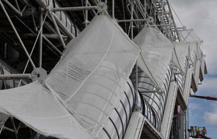 Obras del Centro Pompidou expuestas en las galerías circundantes durante las obras