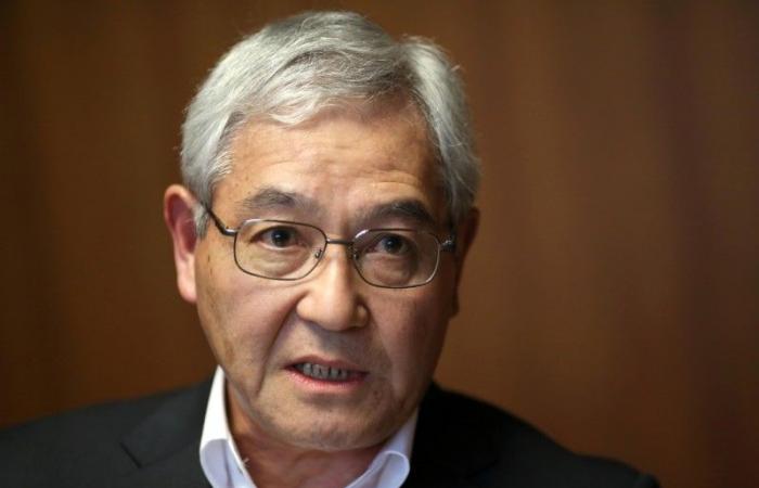 El BOJ debería recortar las compras de bonos en 2 billones de yenes por mes y renunciar a subir las tasas de interés en julio, dice un ex miembro de la junta directiva