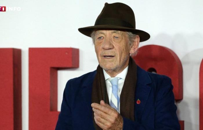 El comediante Ian McKellen hospitalizado tras una fuerte caída en el escenario de Londres