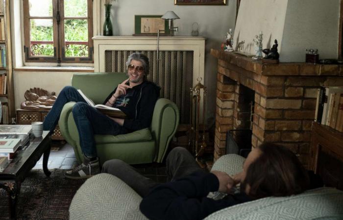 En “Hors du temps”, Olivier Assayas filma un desafinado reencuentro fraterno en pleno confinamiento