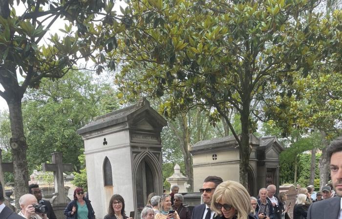 “Es mi ídolo”: en el funeral de Françoise Hardy en París, cientos de fans presentan sus últimos respetos
