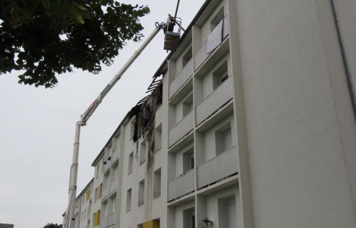 Limosna. El incendio evacua a 60 personas del edificio y cuatro al hospital